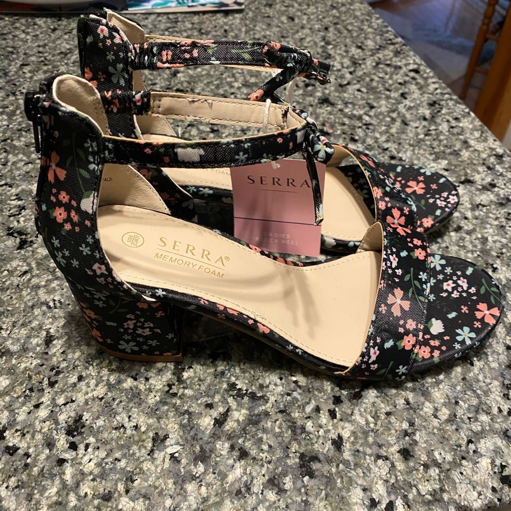 Floral Women's Sandals, NWT, size 6